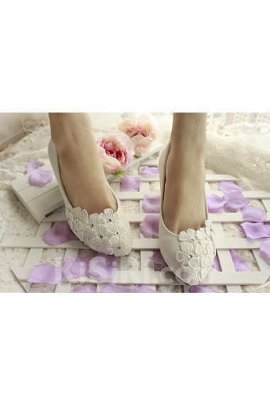 Handmade Lace Flowers Wedding Shoes with Rhinestone