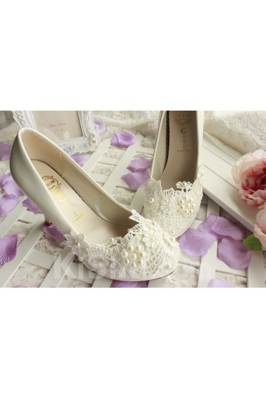 Handmade Lace Flowers Wedding Shoes with Imitation Pearls