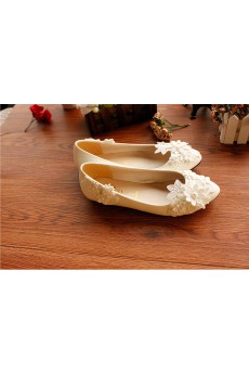 Handmade Lace Flowers Wedding Shoes with Imitation Pearls