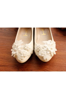 Handmade Lace Flowers Wedding Shoes with Imitation Pearls