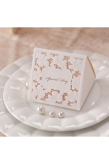 White Color Hollow Wedding Favor Boxes (12 Pieces/Set)